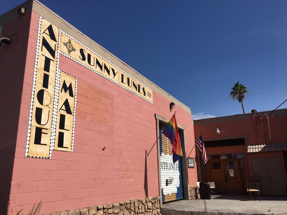 logo for sunny dunes antique mall