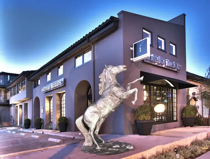 logo for interior illusions in LA